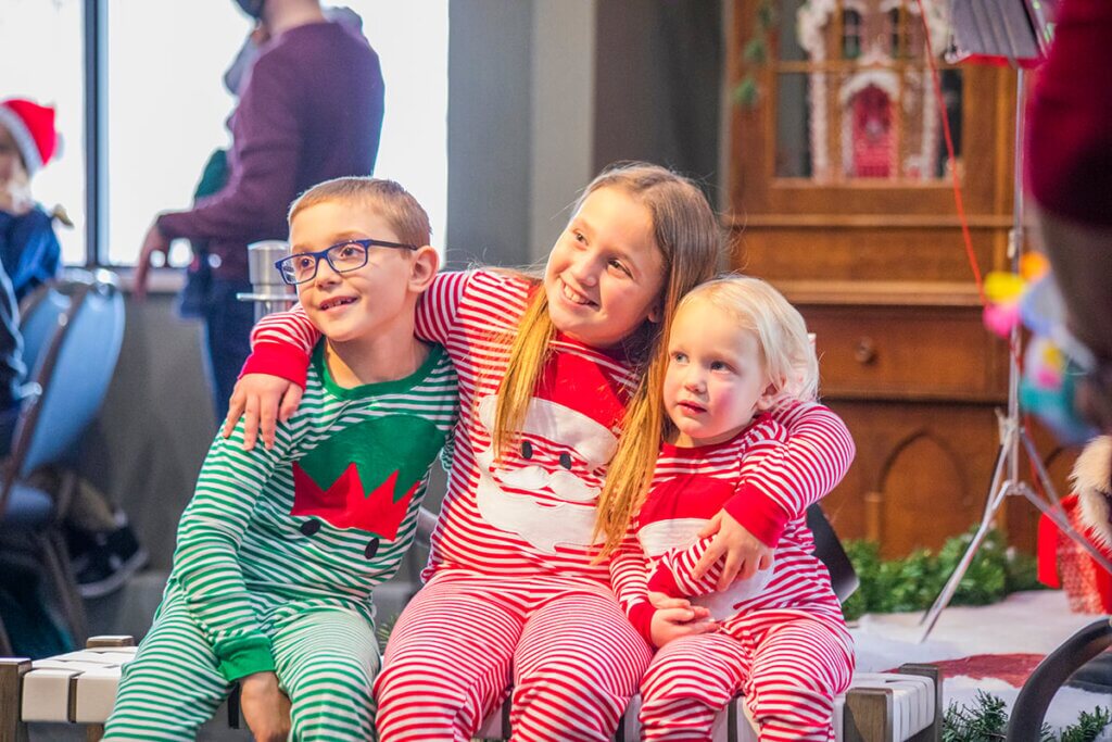 children in pajamas hugging each other