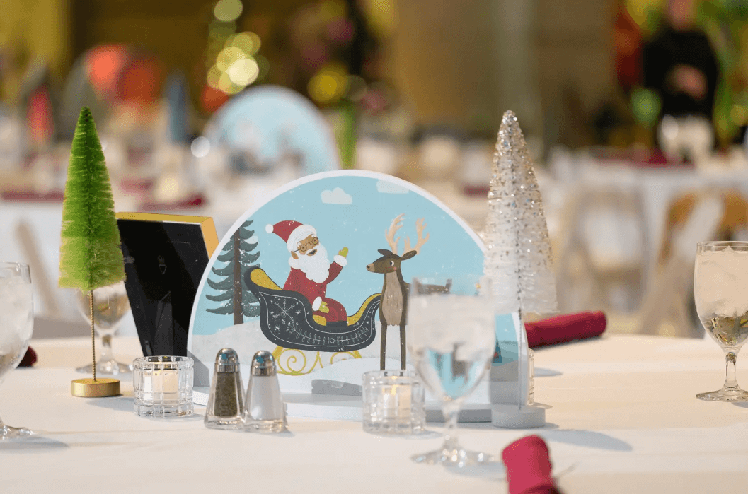 centerpiece of santa with reindeer